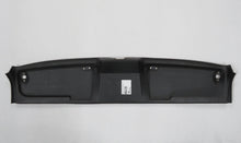 Laden Sie das Bild in den Galerie-Viewer, BMW E28 Blende Himmel vorne oben schwarz über Sonnenblende