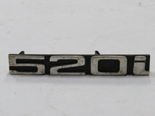 Laden Sie das Bild in den Galerie-Viewer, BMW E12 Schriftzug Emblem hinten 520i