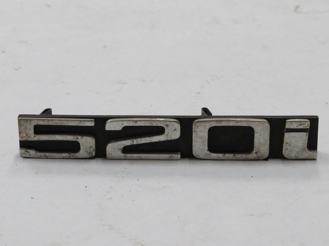 BMW E12 Schriftzug Emblem hinten 520i