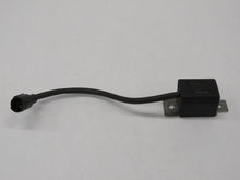 Laden Sie das Bild in den Galerie-Viewer, Porsche 928 S4 GT Frontsensor Crash-Sensor 92861322001