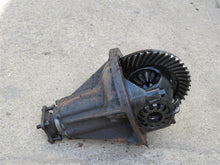 Laden Sie das Bild in den Galerie-Viewer, Rover P5 Mark II 3.0 Hinterachsgetriebe Differenzial hinten