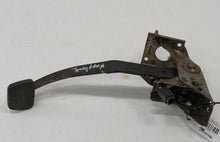 Laden Sie das Bild in den Galerie-Viewer, Nissan 300ZX Z31 Kupplungspedal mit Lagerbock Pedalerie