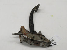 Laden Sie das Bild in den Galerie-Viewer, Nissan 300ZX Z31 Kupplungspedal mit Lagerbock Pedalerie