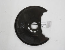 Laden Sie das Bild in den Galerie-Viewer, BMW E28 Ankerblech Spritzschutz Bremsscheibe vorn links