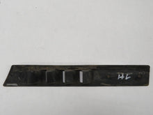 Laden Sie das Bild in den Galerie-Viewer, Nissan 300ZX Z31 Zierleiste Blende Gitter Radlauf hinten links 7689111P00