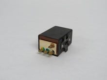 Laden Sie das Bild in den Galerie-Viewer, BMW Neue Klasse 1600 1800 2000 Blinker Relais Blinkgeber Hella TBB3 RWBG96PB 4-polig