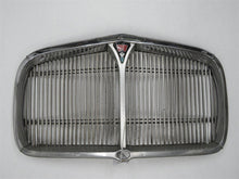 Laden Sie das Bild in den Galerie-Viewer, Rover P5 Mark II 3.0 Kühlergrill Ziergrill Front