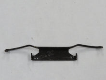 Laden Sie das Bild in den Galerie-Viewer, BMW E28 Spange Halter Bremssattel vorn