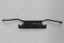 Laden Sie das Bild in den Galerie-Viewer, BMW E28 Spange Halter Bremssattel vorn