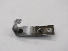 Laden Sie das Bild in den Galerie-Viewer, BMW E3 Haken Griff Tankdeckel Tankklappe