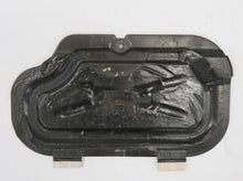 Laden Sie das Bild in den Galerie-Viewer, Porsche 928 S4 GT Deckel Batteriekasten 92850401104