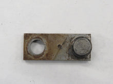 Laden Sie das Bild in den Galerie-Viewer, BMW E3 Sicherungsbolzen Halterung Zündschloss