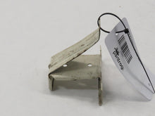 Laden Sie das Bild in den Galerie-Viewer, BMW E3 Halterung Kühler vorn oben