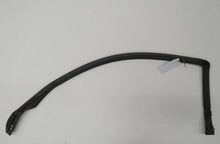 Laden Sie das Bild in den Galerie-Viewer, Toyota Celica T18 Türdichtung Tür Türrahmen vorn rechts oben